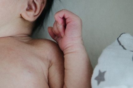 charles-deluvio-1235110-unsplash (427×640)